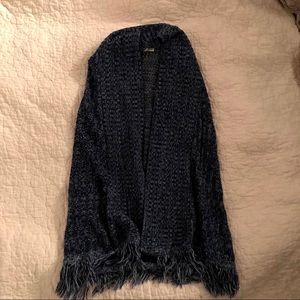 Girl’s knitted shawl